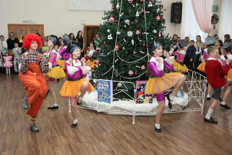 Новогоднее представление 2015-2016 "БЫЛЬ ДА СКАЗ - ПРО СНЕГУРОЧКУ РАССКАЗ"