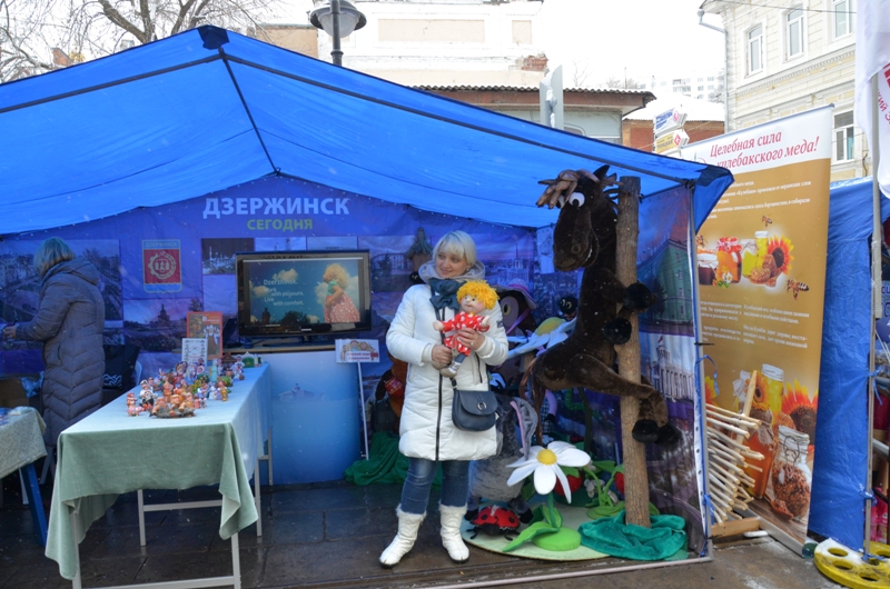 Выставка детских коллективов ДДТ на ул.Рождественской в День народного единства 04.11.2016 г.