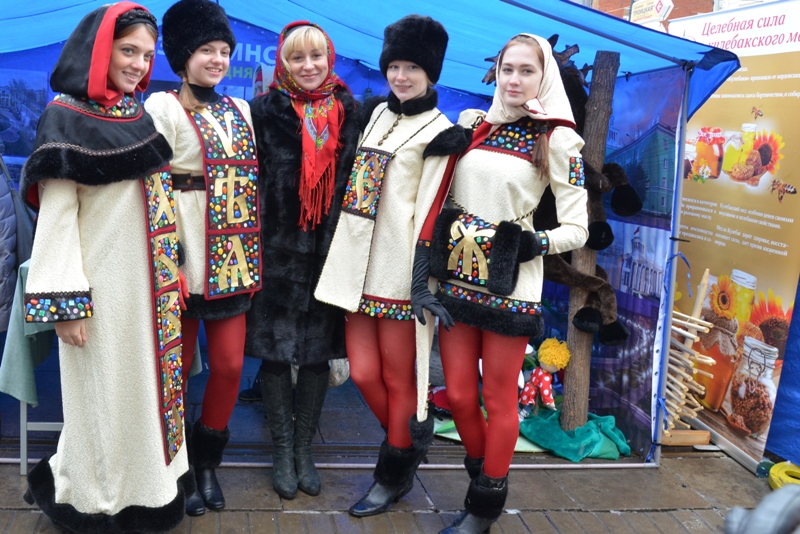 Выставка детских коллективов ДДТ на ул.Рождественской в День народного единства 04.11.2016 г.