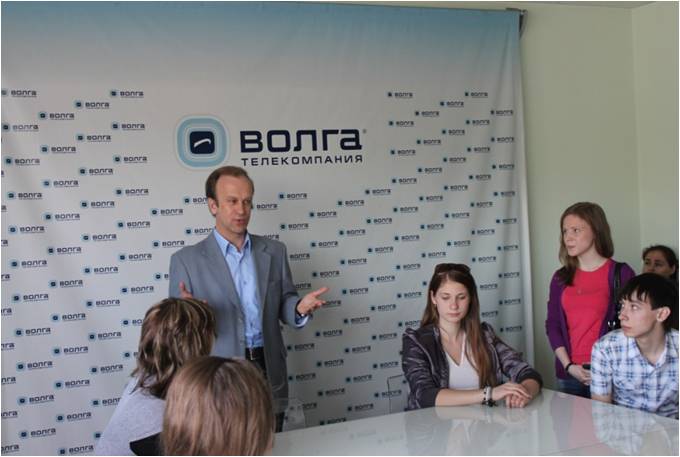 Учащиеся Школы начинающего журналиста в гостях у тележурналистов в Нижегородской телекомпании "Волга"