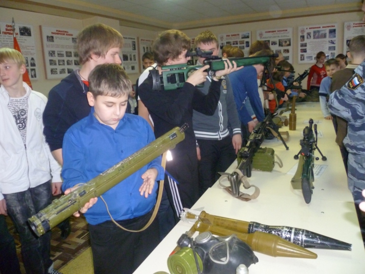 Музей детского движения. Выставка российского оружия
